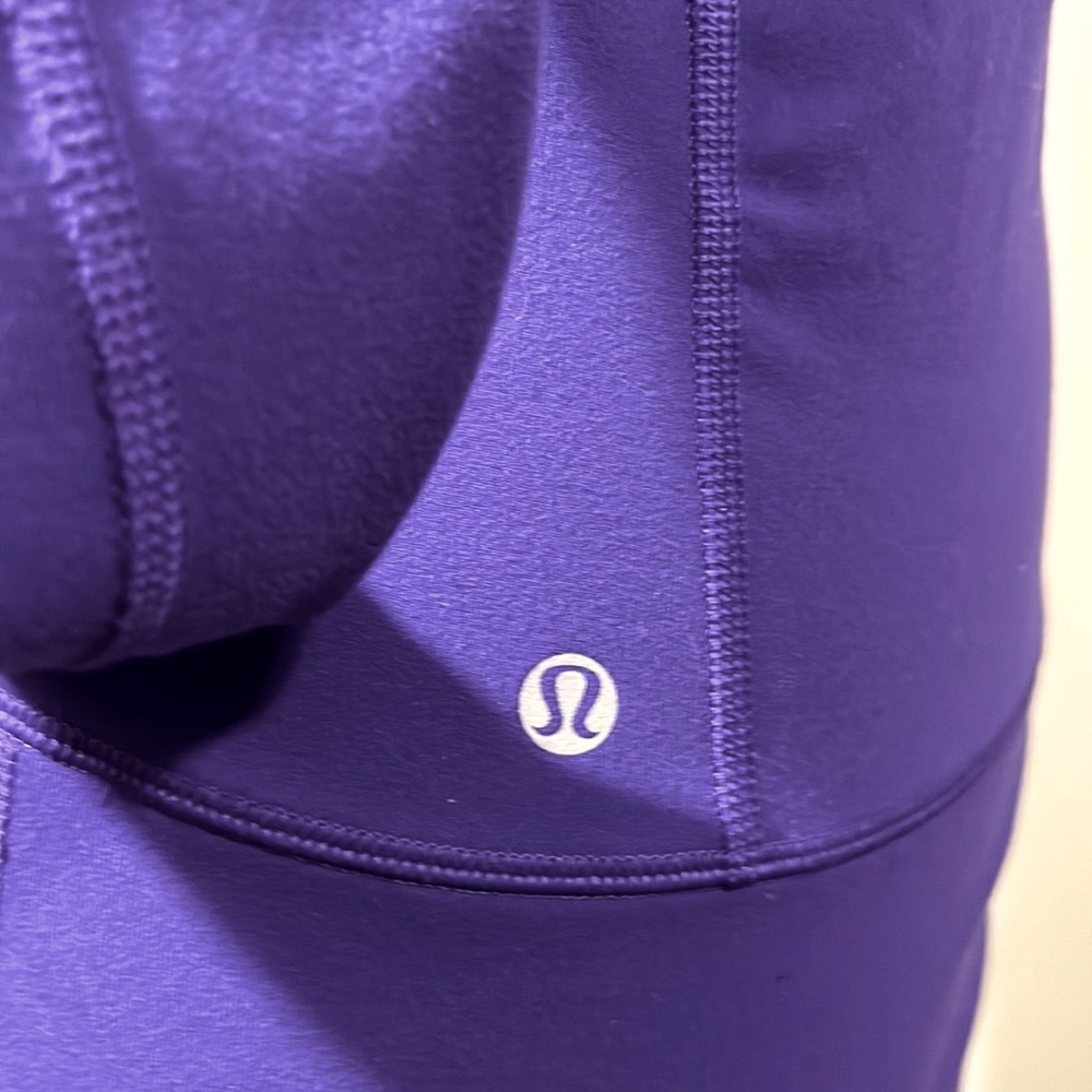 ⭐️Lululemon size 4 stride jacket. Like new mint condition - Picture 3 of 5